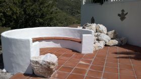 pool sitting area.jpg